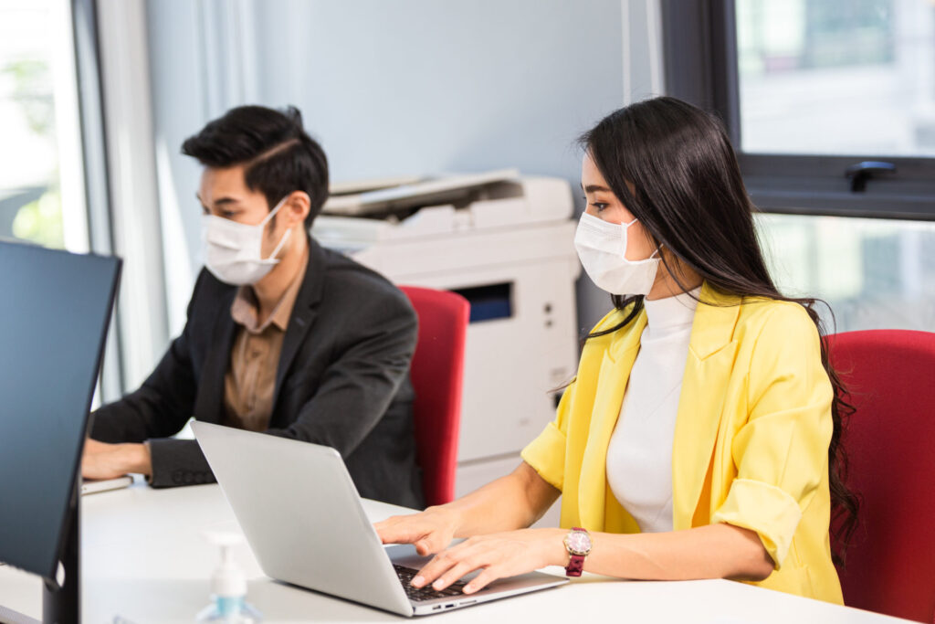 2 Working Colleagues Wearing Mask - 5 Signs Your Company Needs A Digital Transformation